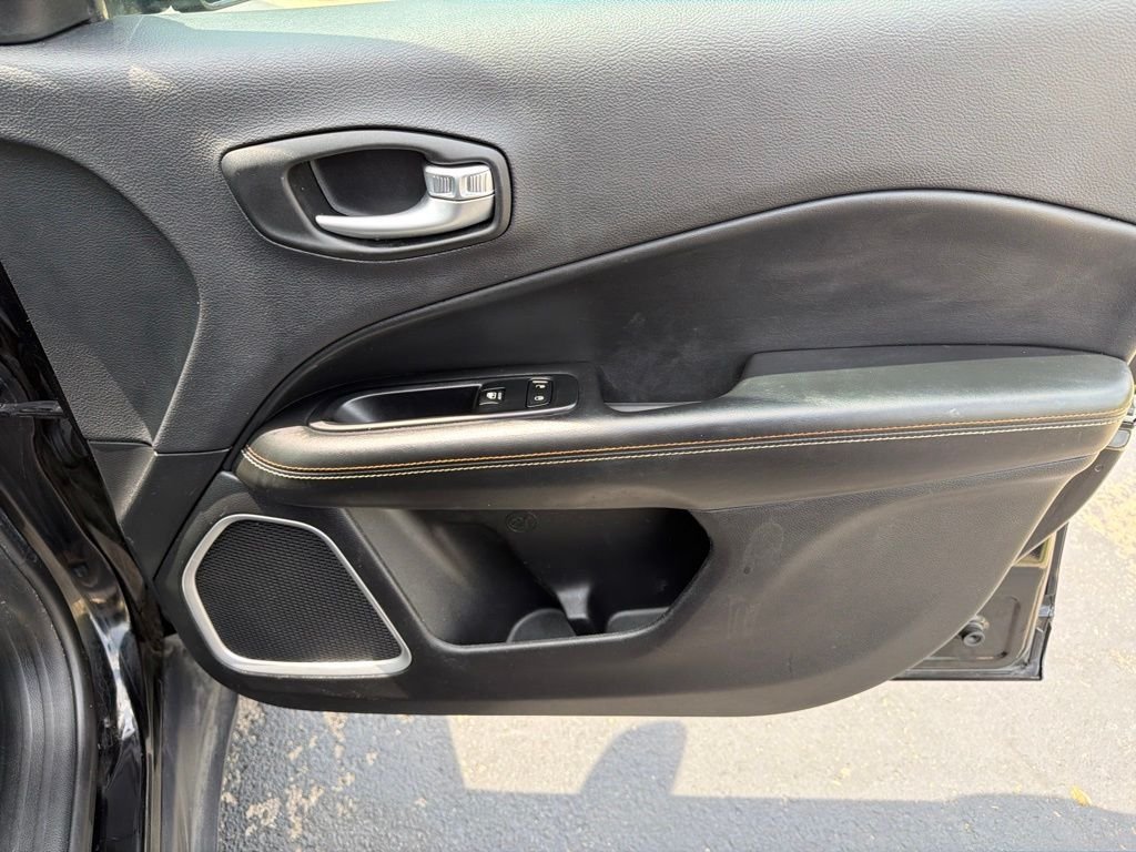 Used 2018 Black Jeep Latitude image 15