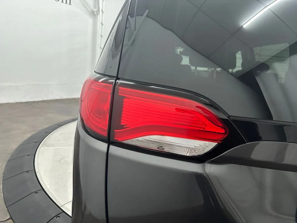 Used 2018 Gray Chrysler Touring L Plus image 12