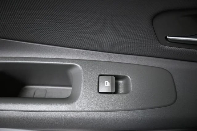 Used 2025 Black Hyundai SEL Sport image 10
