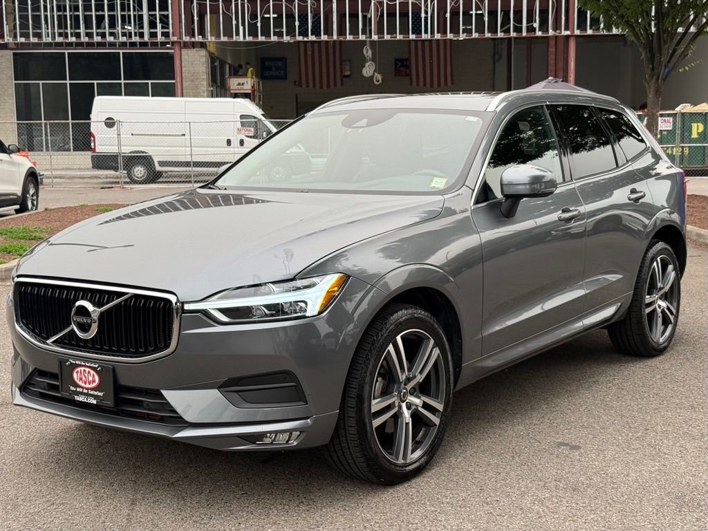 Used 2021 Gray Volvo T5 Momentum image 3
