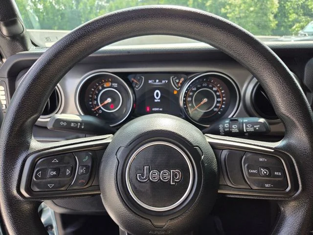 Used 2023  Jeep Sport image 22