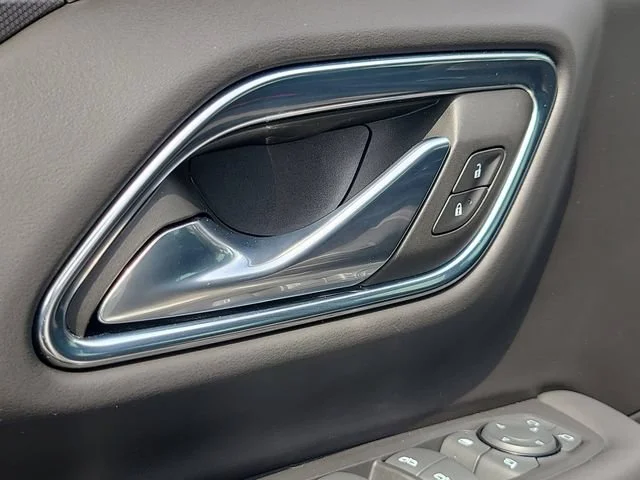 Used 2023 Summit White Chevrolet RST image 18