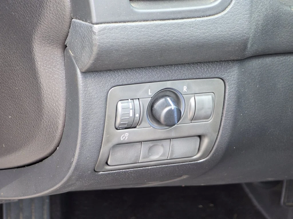 Used 2005  Subaru 2.5i image 36