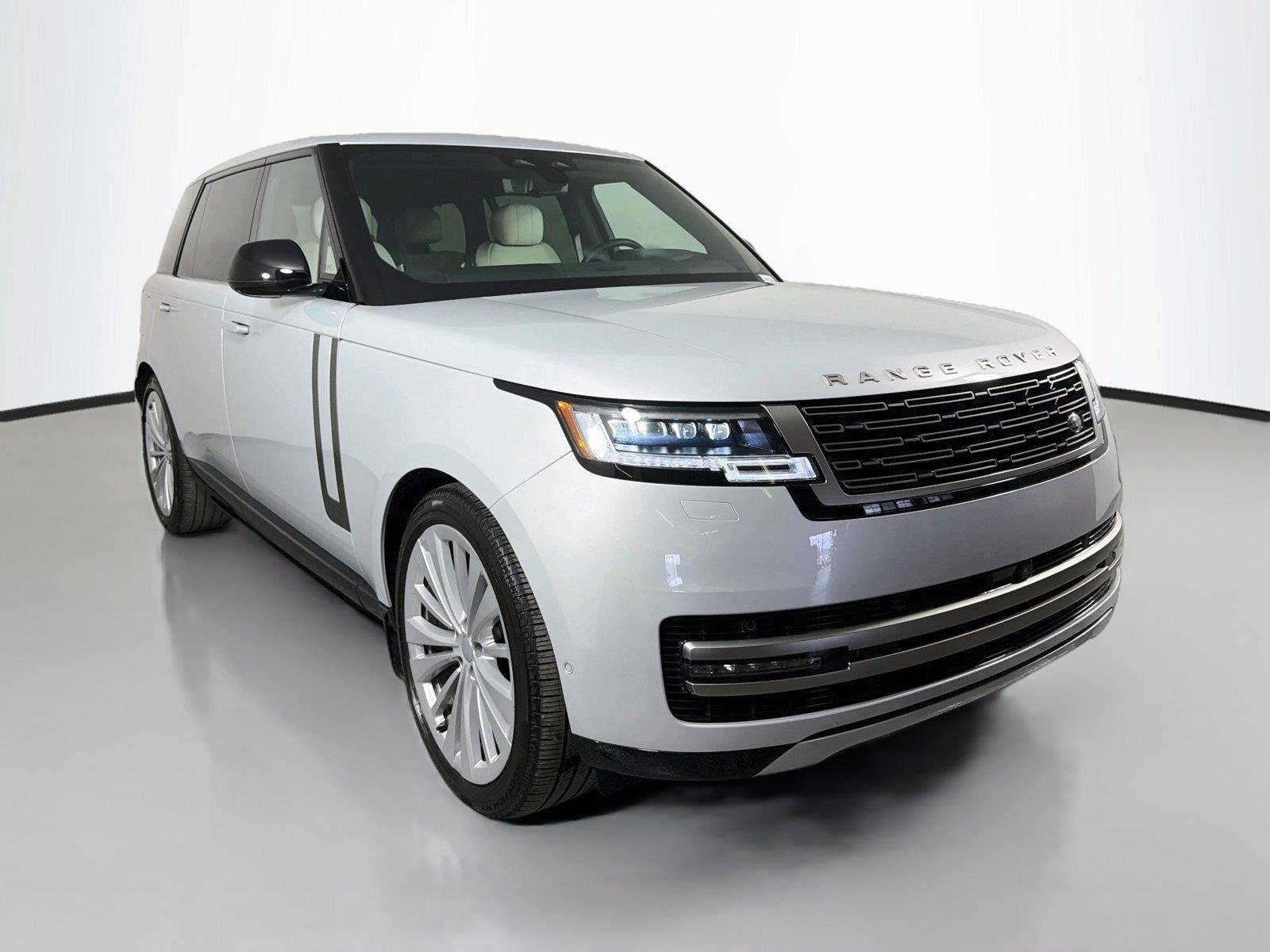 Certified Used 2025 Ethereal Frost Silver SV Bespo Land Rover SE LWB 7 SEATS image 3