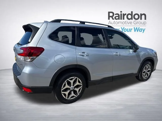 Used 2021 Ice Silver Metallic Subaru Premium image 7