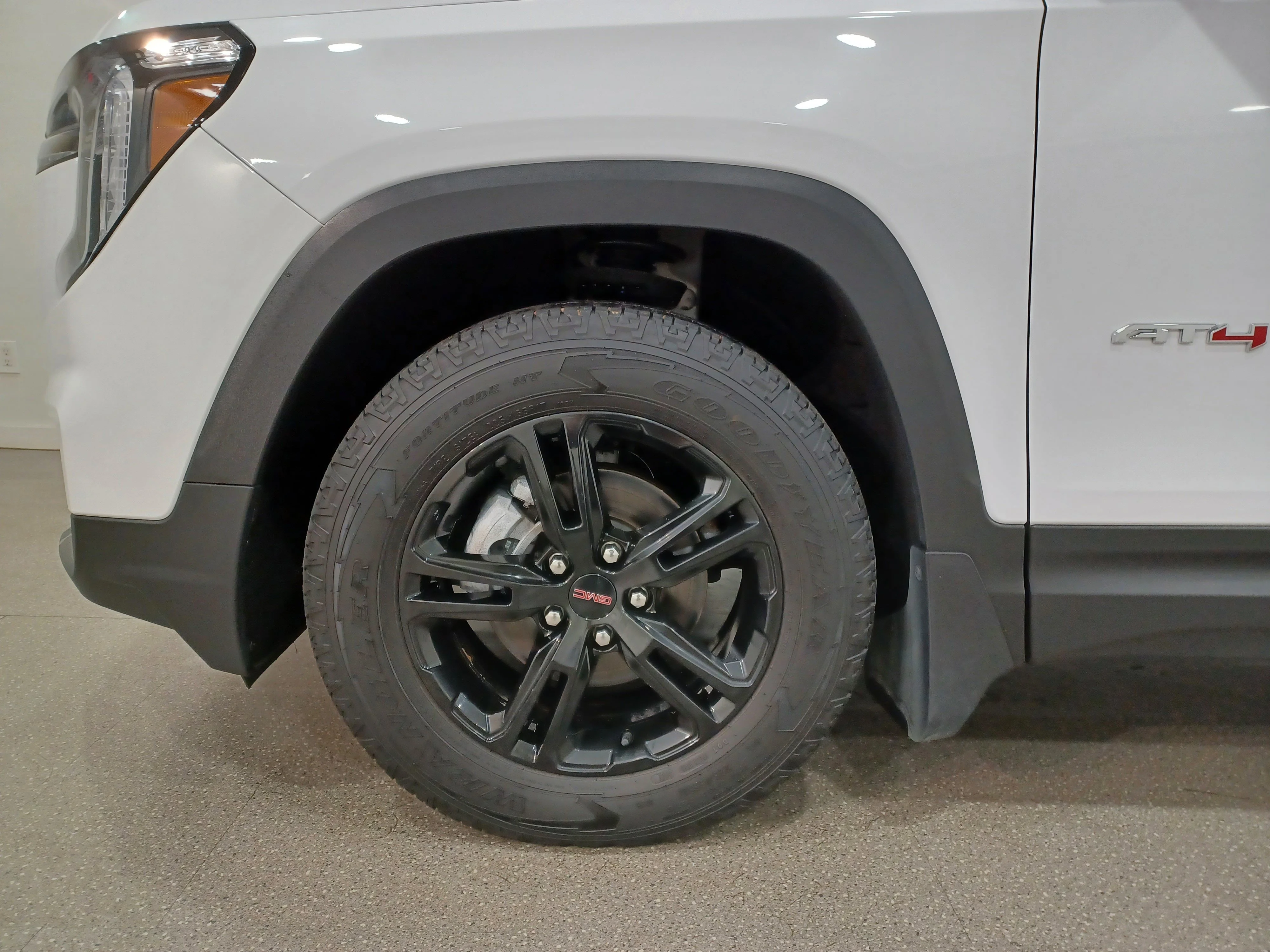 Certified Used 2023 White GMC AT4 AWD *Adaptive Cruise | Remote Start | Htd Leather | Htd Wheel | Apple CarPlay | Park Assist image 19