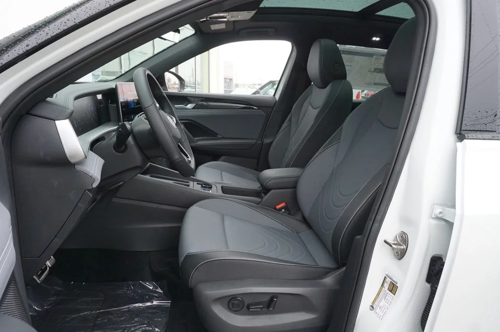 New 2026 White/off-white Volkswagen 2.0T SE R-Line Black image 10