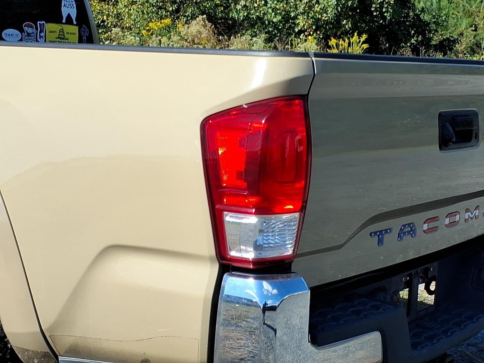 Used 2017  TOYOTA  image 14