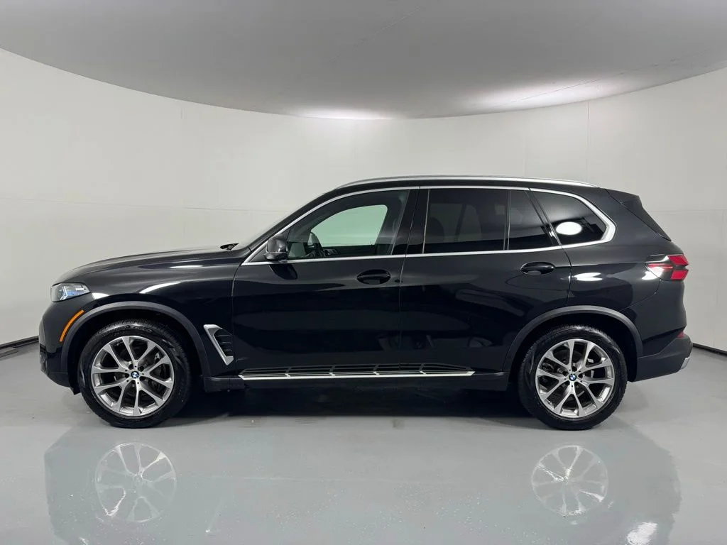 Used 2026 Black Sapphire Metallic BMW xDrive40i image 9