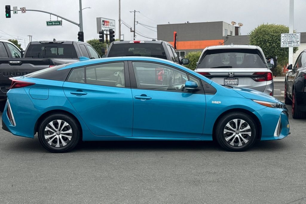 Certified Used 2022 Blue Toyota XLE image 3