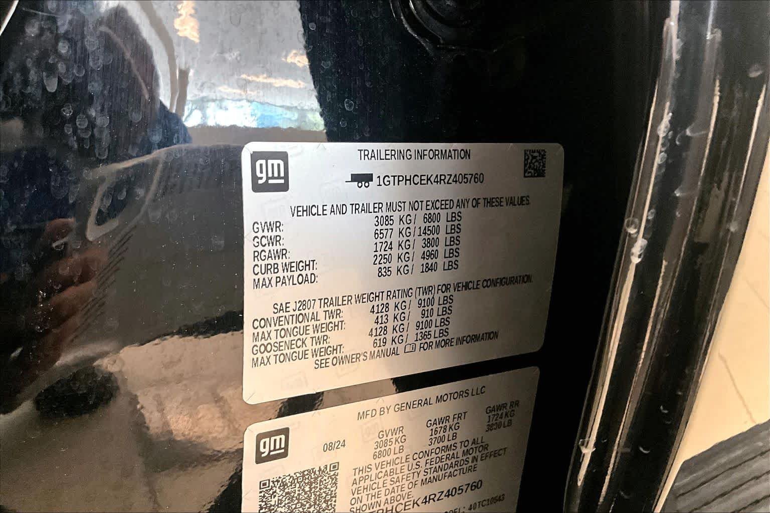 Used 2024 Onyx Black GMC Elevation image 31