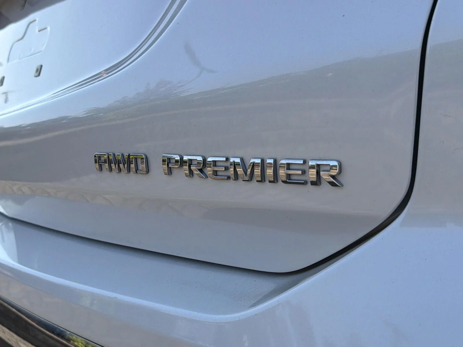Used 2019 Iridescent Pearl Tricoat Chevrolet Premier image 12