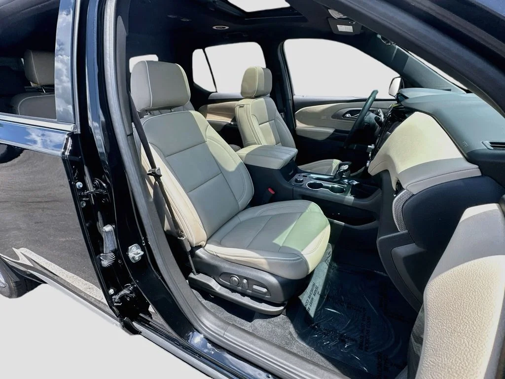 Used 2023 Black Chevrolet Premier image 31