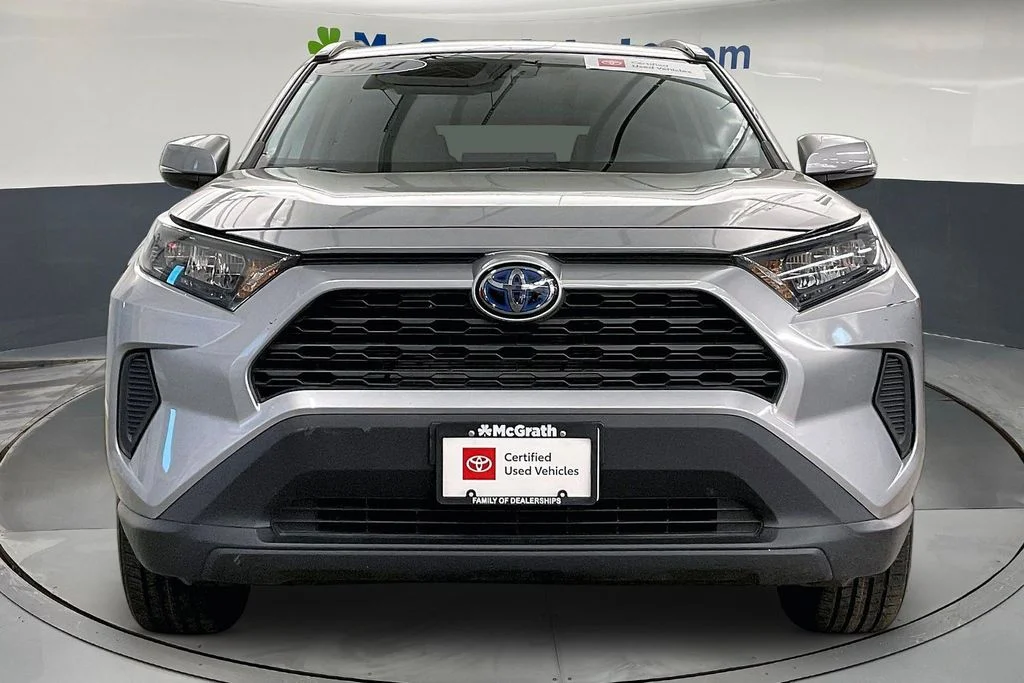 Certified Used 2021 Silver Toyota LE image 5