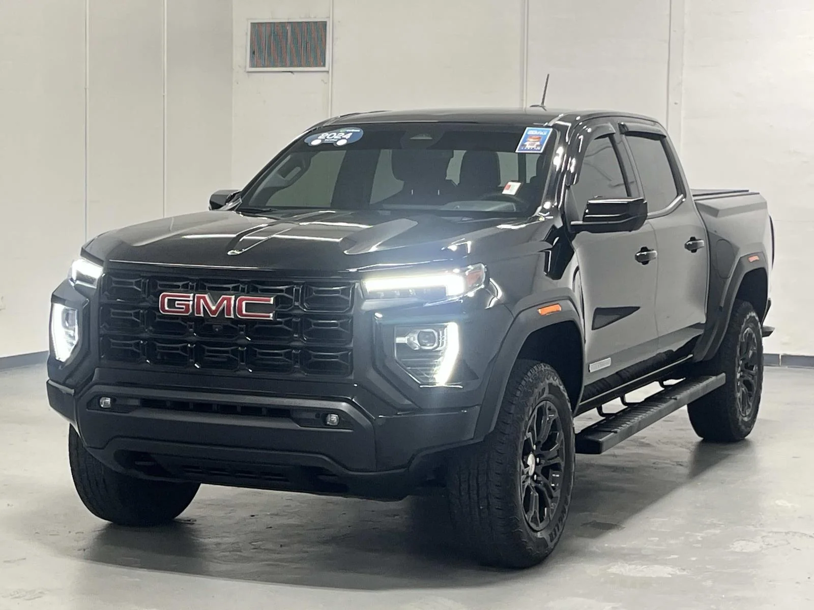 Certified Used 2024 Onyx Black GMC Elevation image 4