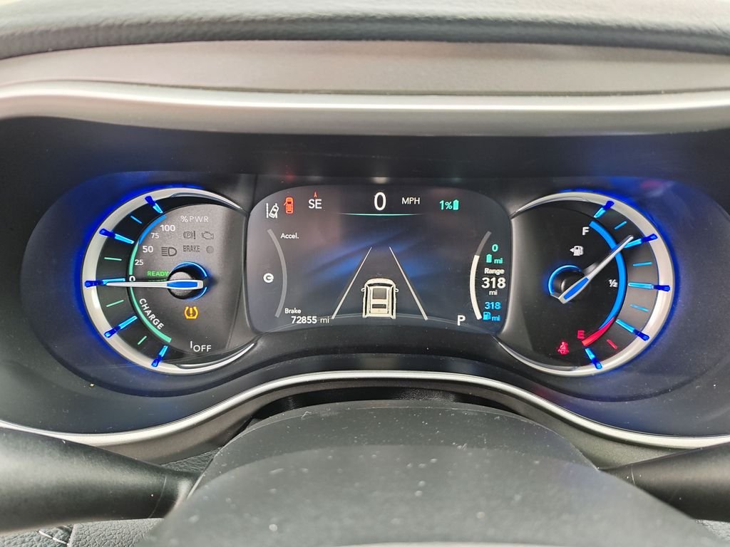 Used 2023 White Chrysler Touring L image 18