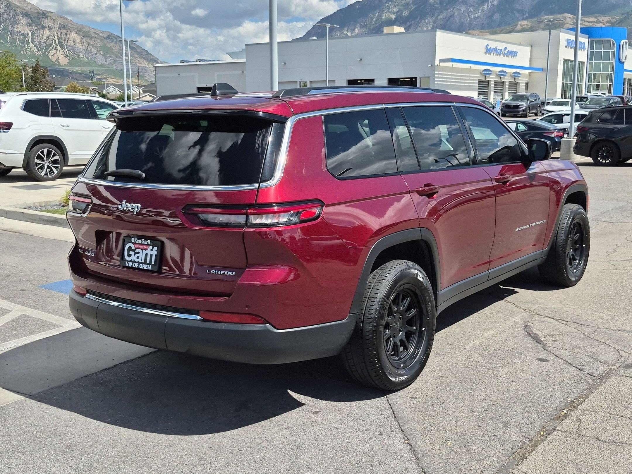 Used 2022 Velvet Red Pearlcoat Jeep Laredo image 3