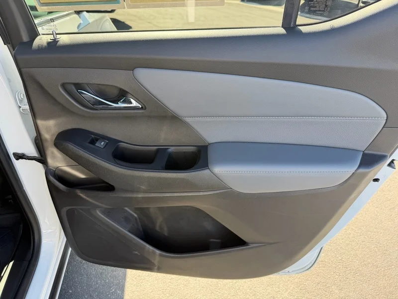 Used 2019 SUMMIT WHITE Chevrolet Premier image 22