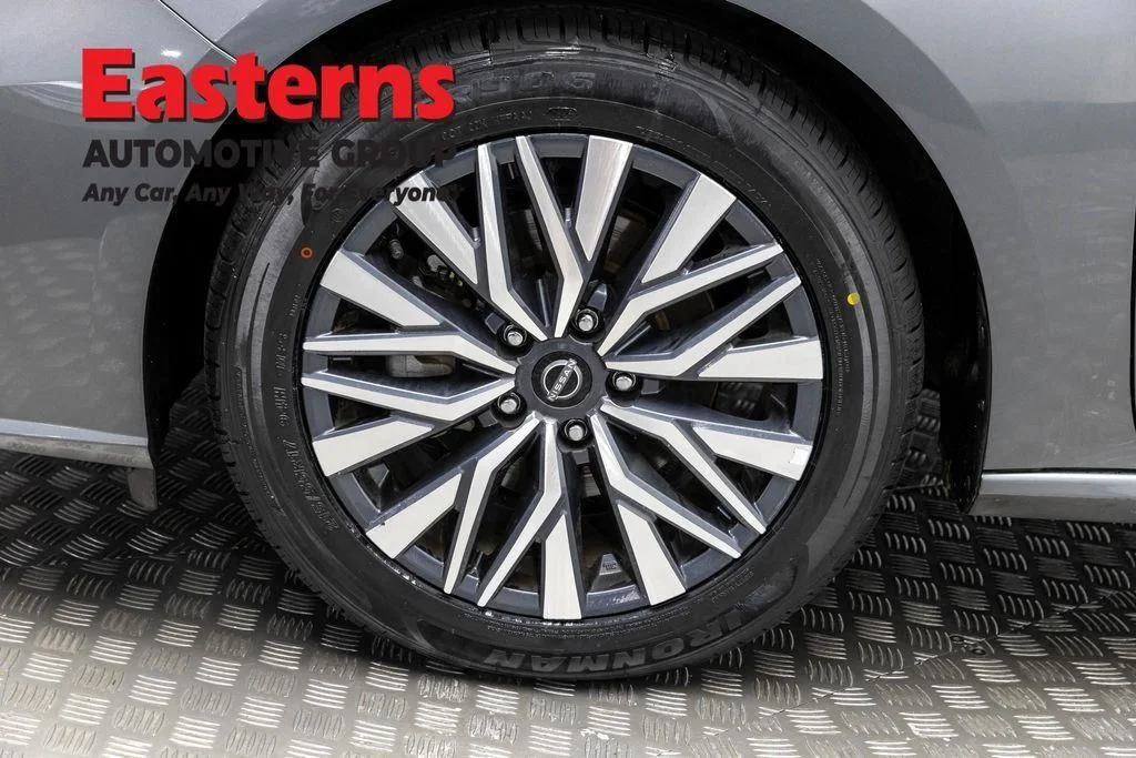 Used 2025 Gray Nissan 2.5 SV image 34