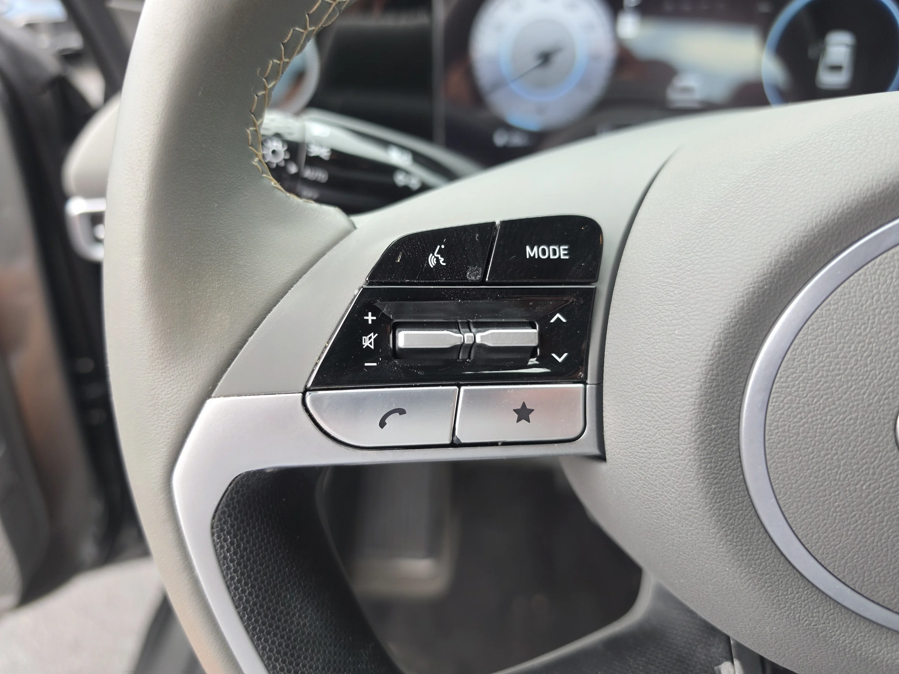 Used 2025 Amazon Gray Hyundai SEL Convenience image 32
