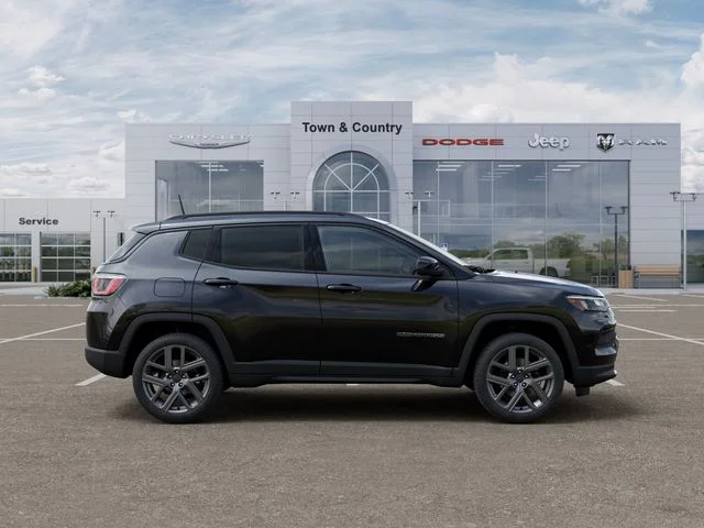 New 2026 Diamond Black Crystal Pearlcoat Jeep Latitude image 21