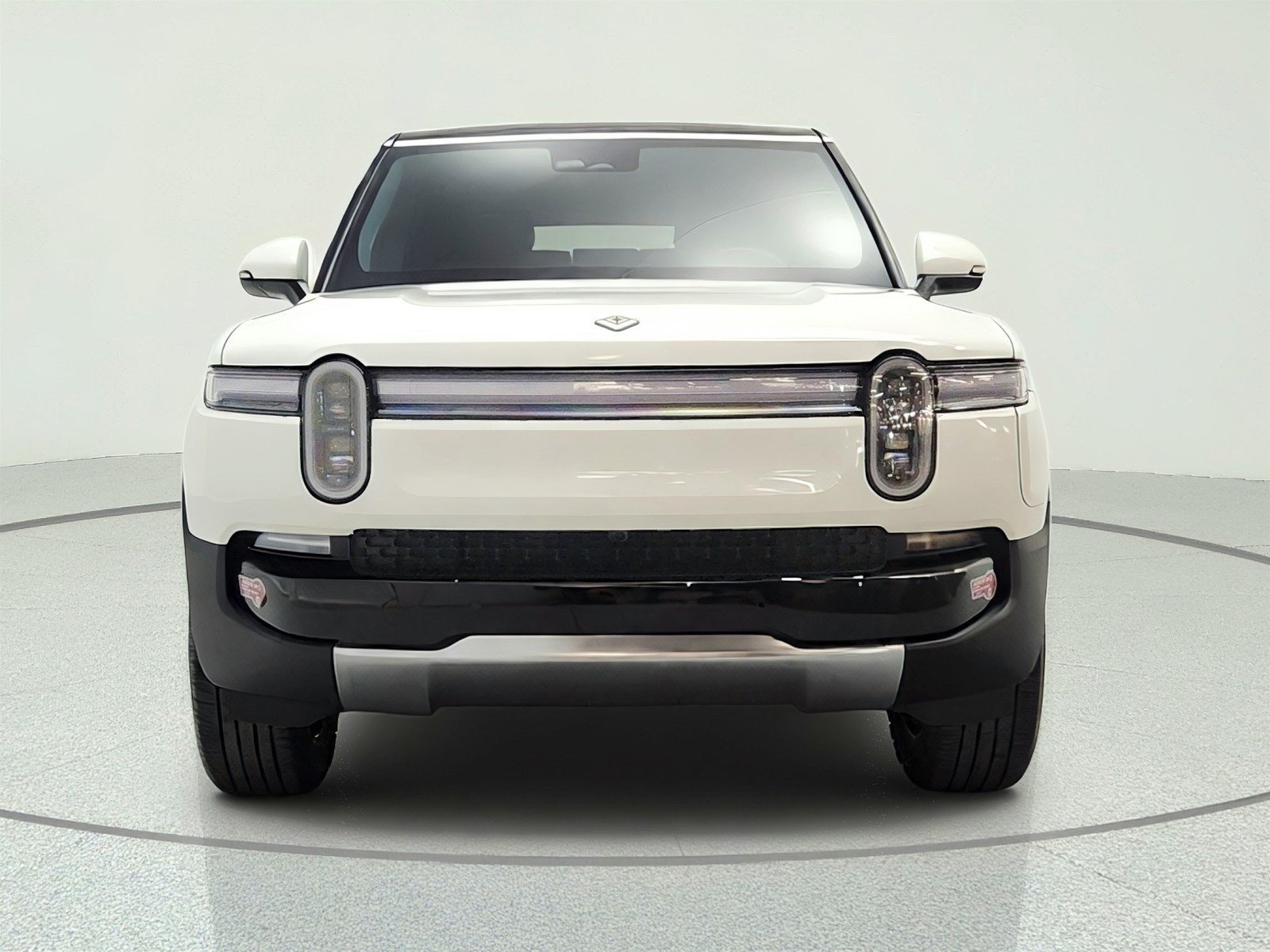 Used 2025 Glacier White Rivian Adventure image 2