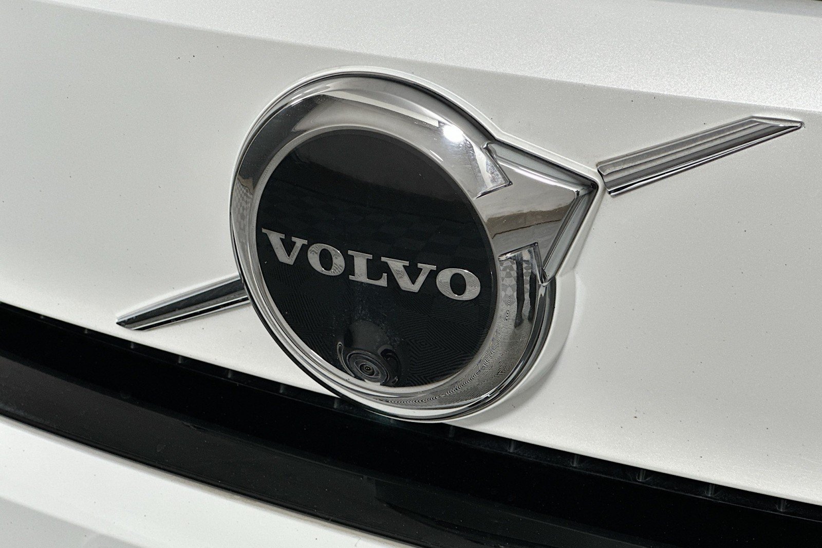 Used 2023 Crystal White Metallic Volvo Ultimate image 15