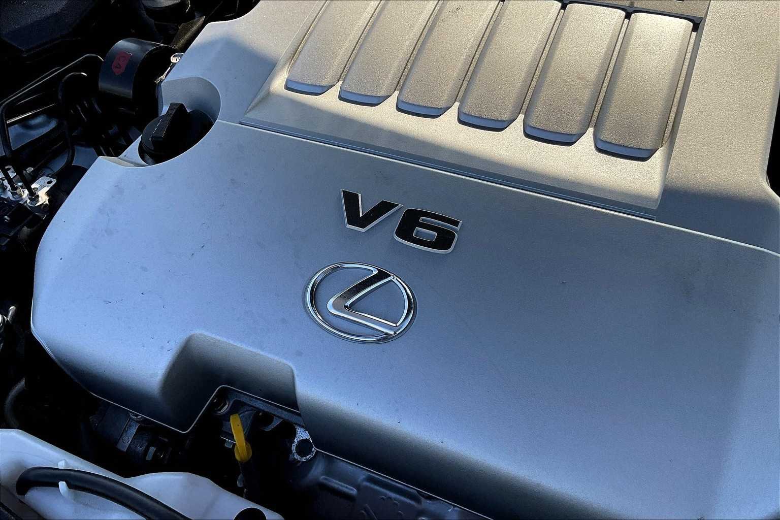 Used 2015 Atomic Silver Lexus  image 30