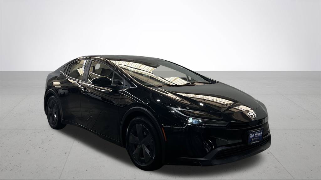 Used 2025 Midnight Black Metallic Toyota LE image 7