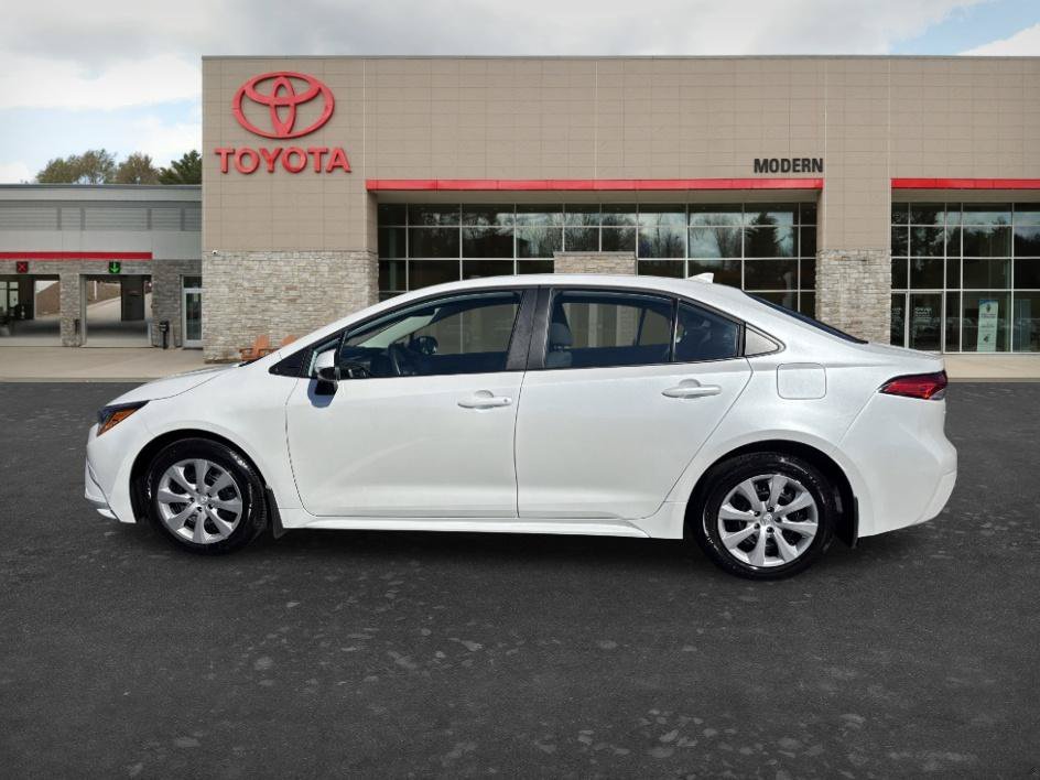 Used 2026 Wind Chill Pearl Toyota LE image 4