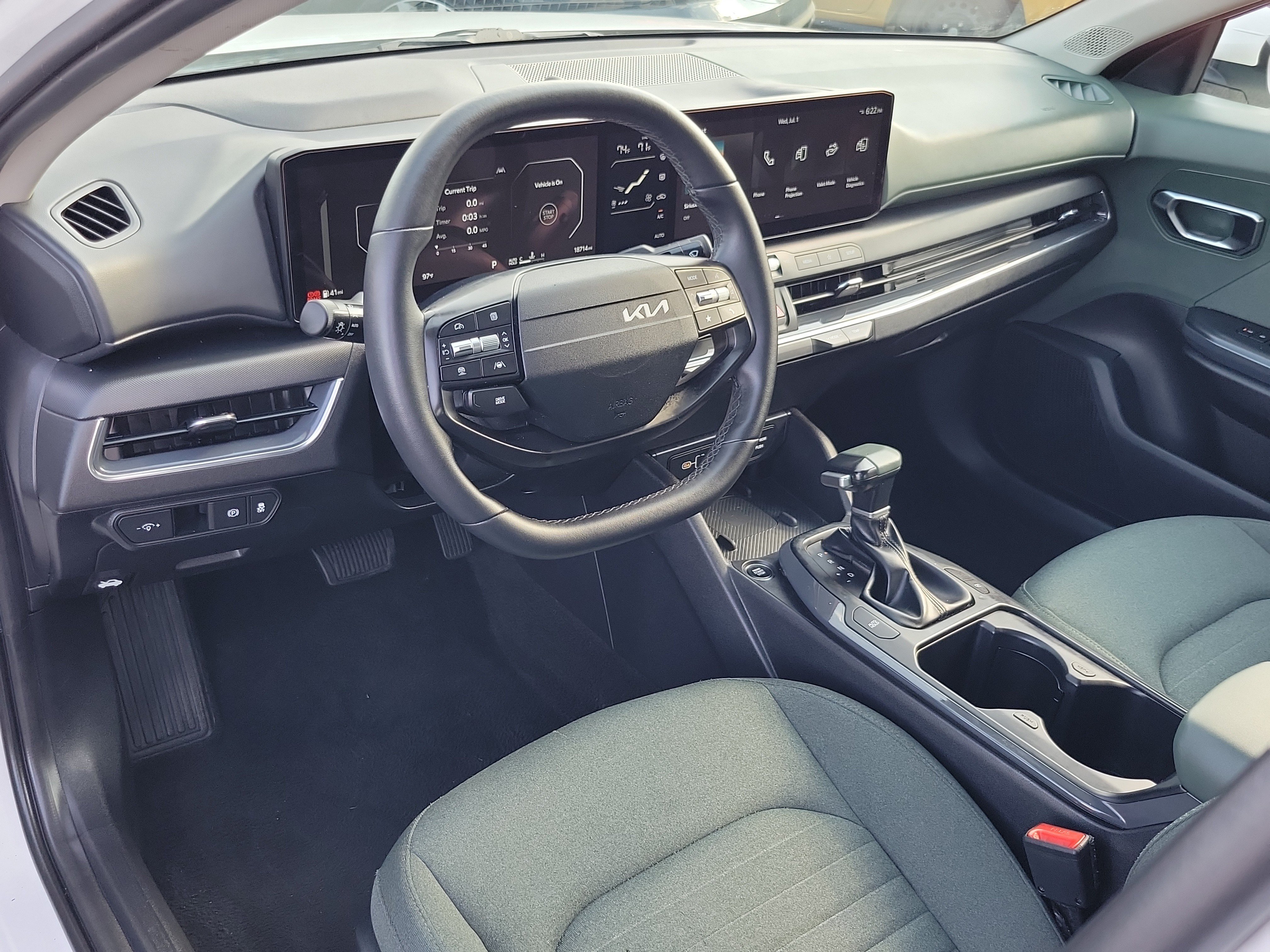 Certified Used 2025 Snow White Pearl Kia EX image 16