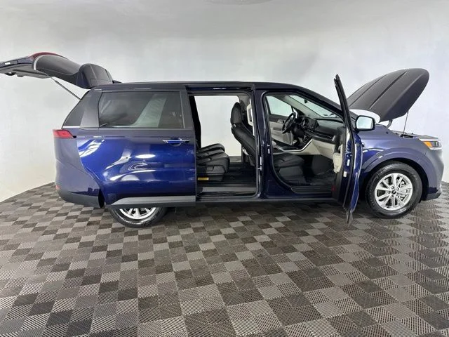 Used 2023 Blue Kia LX Seat Package image 14