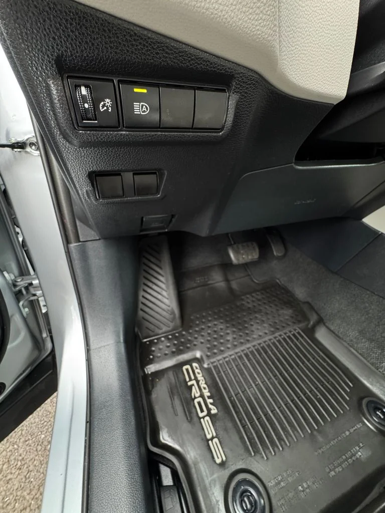 Used 2025 Silver Toyota L image 14