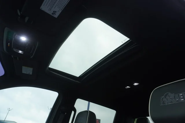 Used 2024 WHITE GMC AT4X image 19
