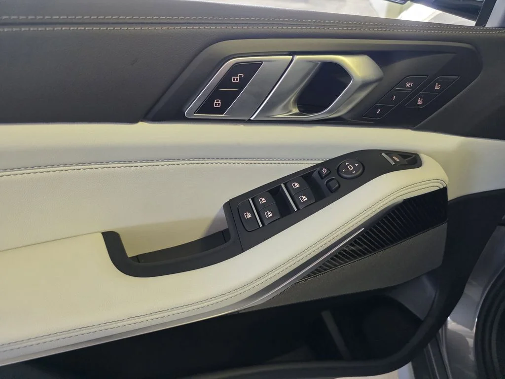 New 2026 Skyscraper Grey Metallic BMW M60i image 17