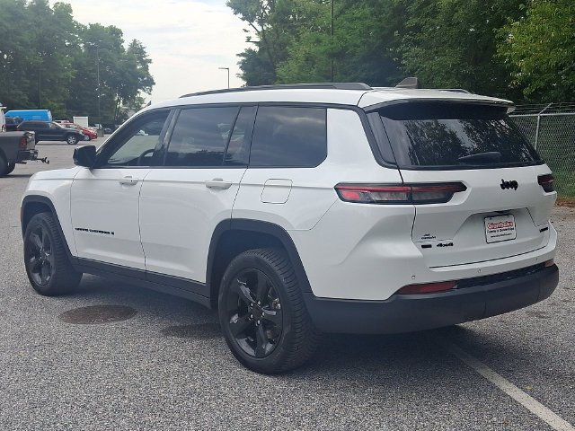 Used 2023 White Jeep Limited image 4