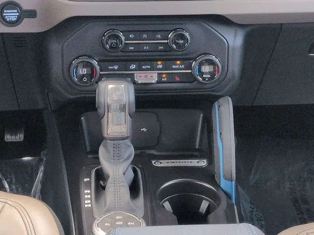Used 2024 Gray Ford Wildtrak image 19