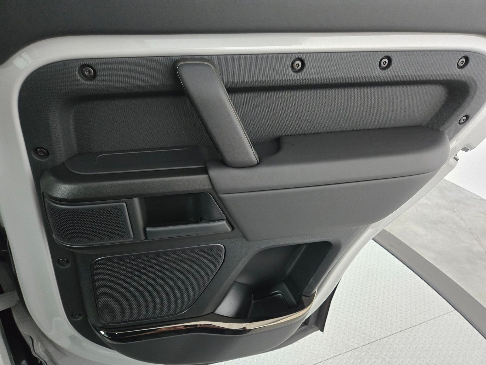 2026 Land Rover Defender OCTA - Photo 19