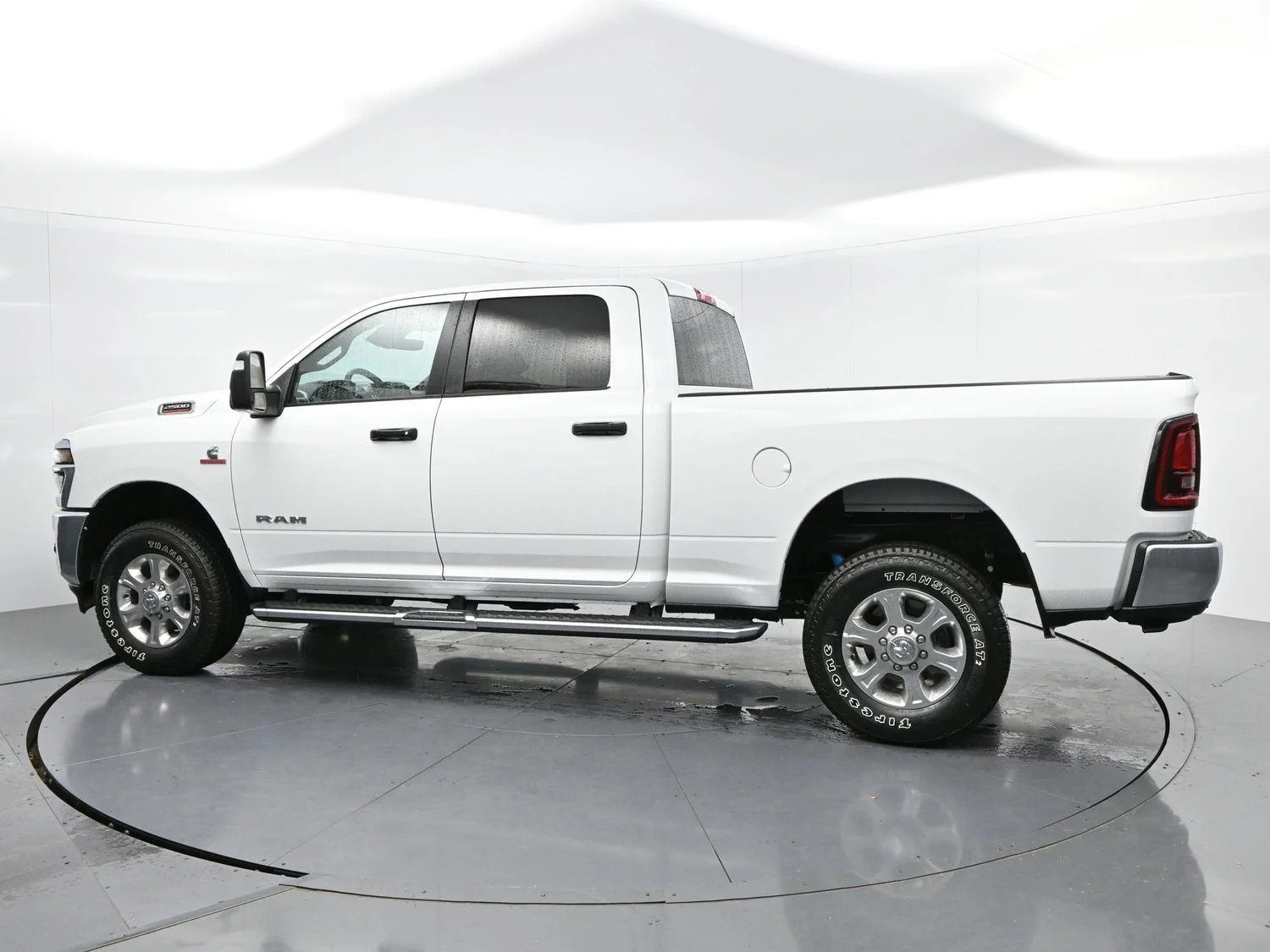 Used 2025 White Ram Big Horn image 5