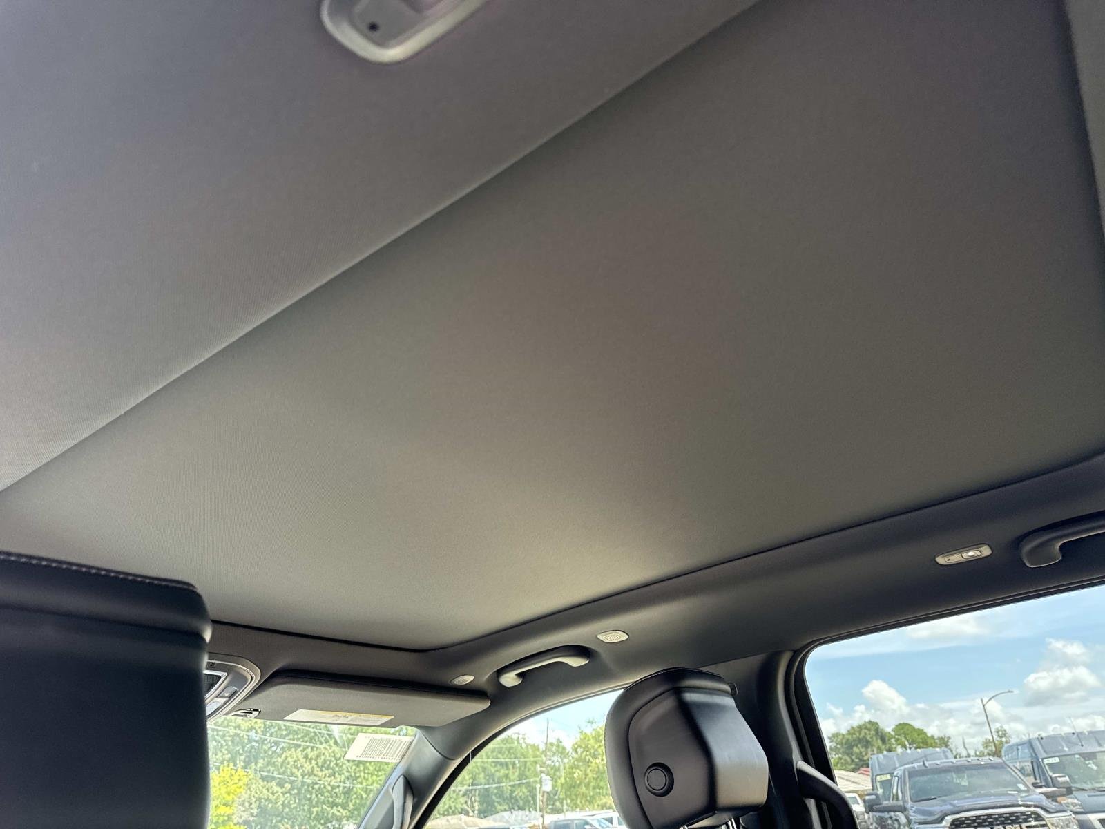 New 2026 Bright White Clear-Coat Exterior Paint Jeep Upland image 8