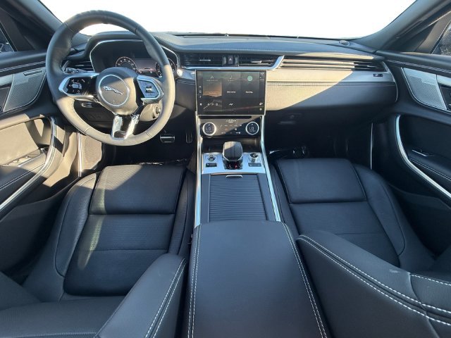 Used 2024 Black Jaguar R-Dynamic SE image 12