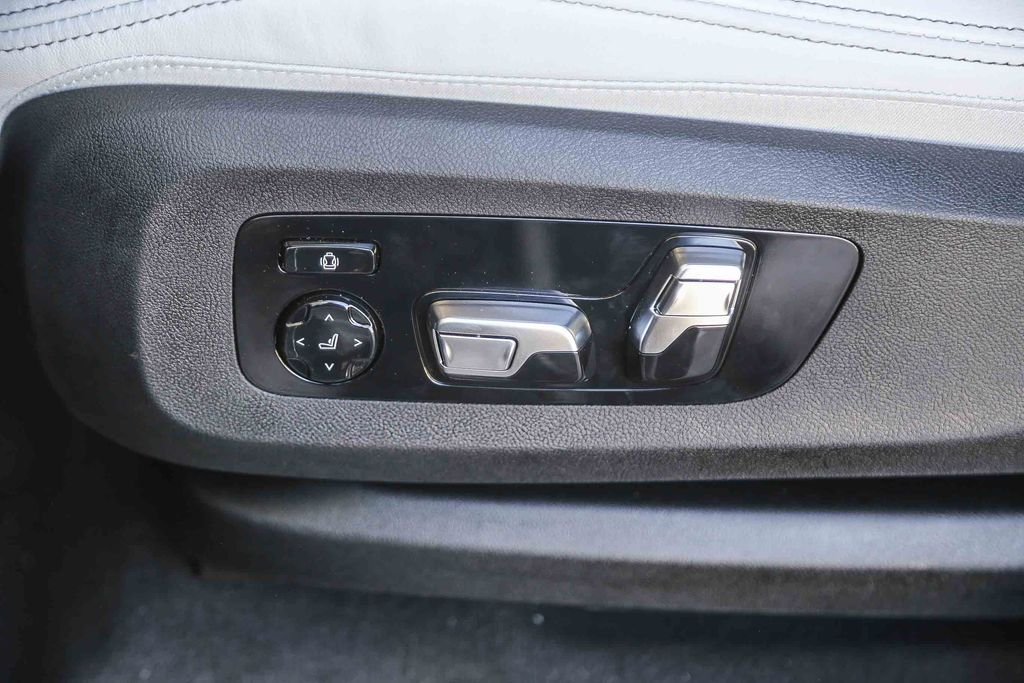 Used 2026 Carbon Black Metallic BMW sDrive40i image 18
