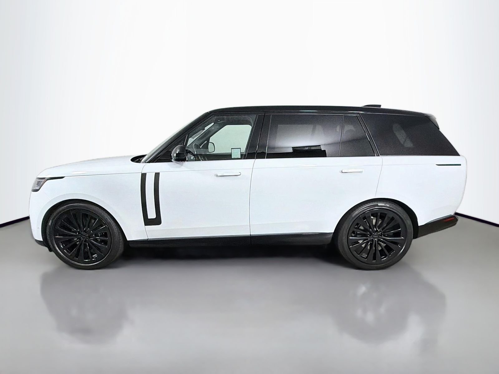New 2026 Fuji White LAND ROVER SE 7 Seats image 2