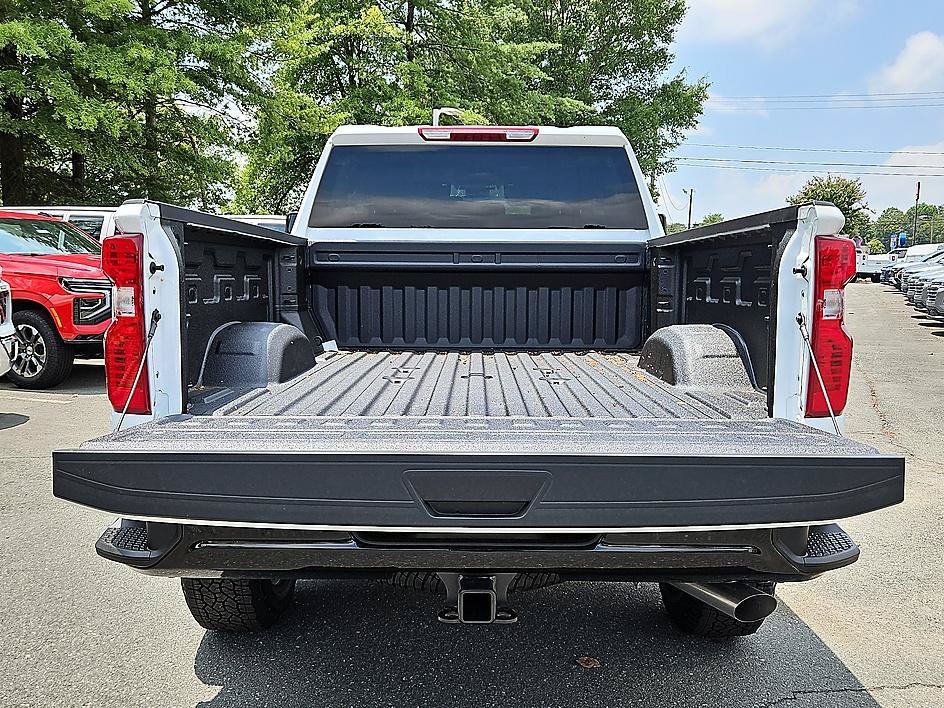 New 2026 Summit White Chevrolet Custom image 5