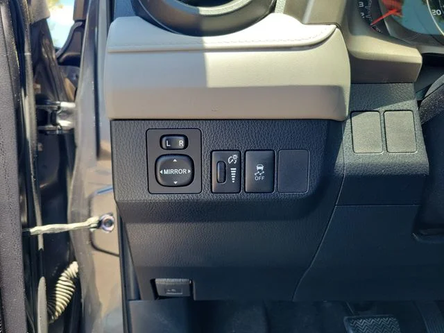 Used 2014 Gray Toyota LE image 22