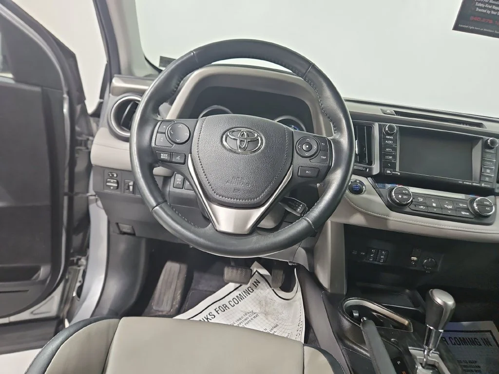Used 2017 Silver Toyota Platinum image 13