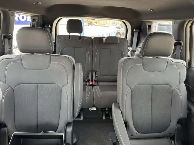 Used 2024 Silver Jeep Laredo image 14