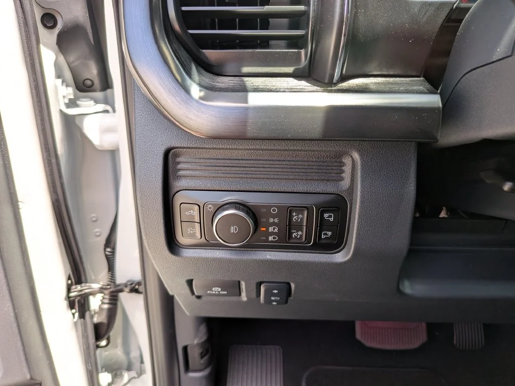 New 2026 Star White Metallic Tri-Coat Ford F-250® Lariat® image 40