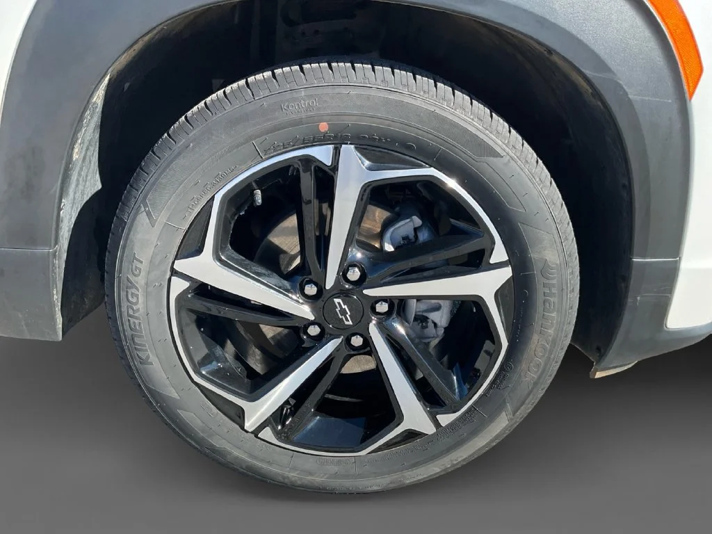 Used 2023 IRIDESCENT PEARL TRICOAT Chevrolet RS image 16