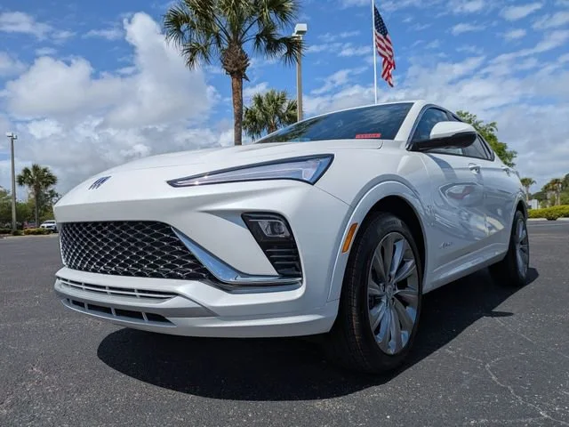 New 2026 White Frost Tricoat Buick Avenir image 9